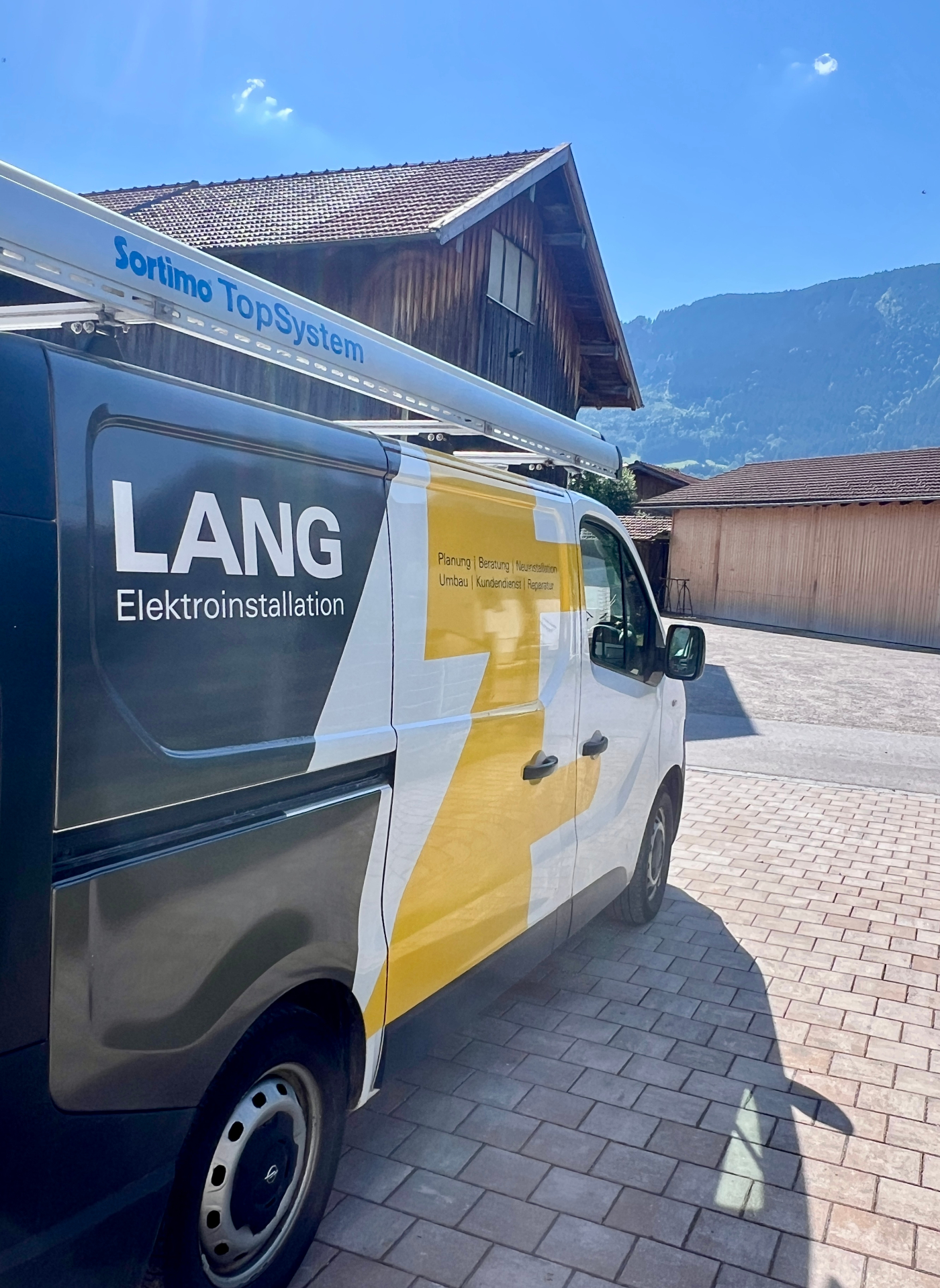 Firmenwagen Lang Elektroinstallation – mobiler Service im Allgäu